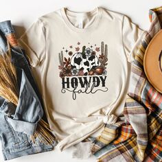 Футболка Howdy Fall с короткими рукавами и рисунком тыквы Simply Sage Market