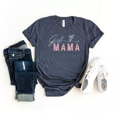 Красочная футболка с короткими рукавами и рисунком Girl Mama Heart Simply Sage Market