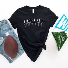 Футболка Football Junkie с короткими рукавами и графическим рисунком Simply Sage Market