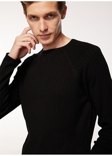 Базовый мужской свитер черного цвета с круглым вырезом - Fabrika ФАБРИКА