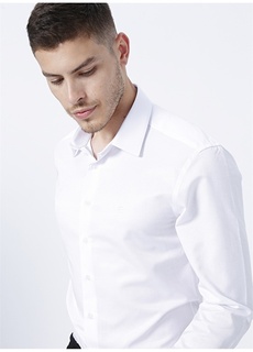 Классическая однотонная белая мужская рубашка с воротником Pierre Cardin