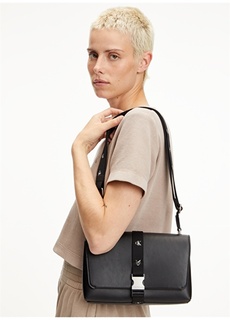 Черная женская сумка через плечо с магнитом Calvin Klein