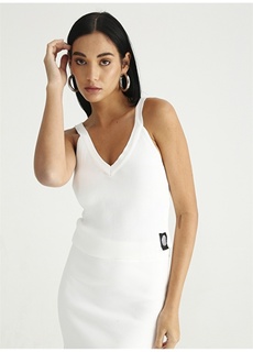 Однотонная белая женская блузка с V-образным вырезом Black On Black