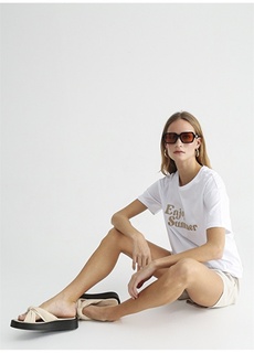 Белая женская футболка с круглым вырезом и вышивкой Fabrika Comfort
