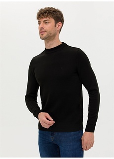 Однотонный черный мужской свитер приталенного кроя с полуводолазкой Pierre Cardin