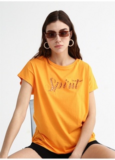 Оранжевая женская футболка с круглым вырезом и вышивкой Fabrika Comfort