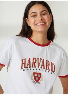 Белая женская футболка с принтом Harvard Never Say Never