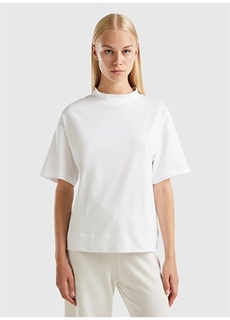 Белая женская футболка с высоким воротником United Colors of Benetton