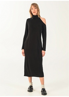 Прямое длинное черное женское платье с высоким воротником NGSTYLE