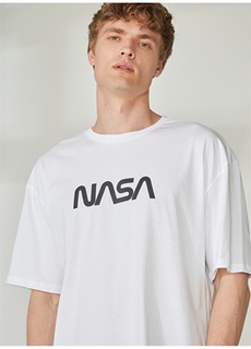 Белая мужская футболка оверсайз с принтом НАСА Never Say Never