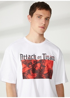 Белая мужская футболка оверсайз с принтом Атака титанов Never Say Never