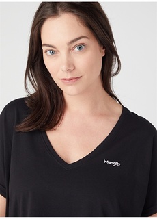 Черная женская футболка с V-образным вырезом Wrangler