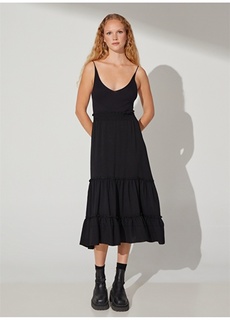 Черное женское платье с V-образным вырезом People By Fabrika