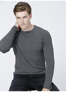 Классический мужской свитер серого меланжевого цвета с круглым вырезом Fabrika ФАБРИКА