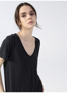 Однотонная черная женская футболка с V-образным вырезом Black On Black
