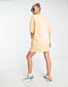 Абрикосовое платье-футболка оверсайз с рисунком на спине ASOS Weekend Collective