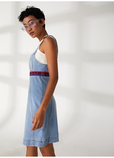 Однотонное короткое женское платье цвета индиго с V-образным вырезом Versace Jeans Couture