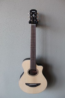 Абсолютно новая акустическая/электрическая гитара со стальными струнами Yamaha APXT2 3/4 размера с сумкой для переноски - натуральная