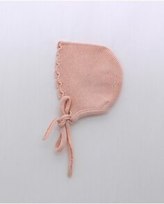 Чепчик для девочки платочной вязкой с началом нежно-розовой волны Foque