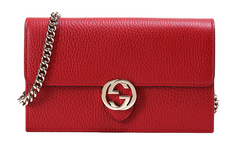 Красный кошелек через плечо с цепочкой Gucci Interlocking GG