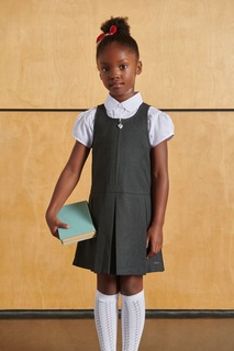 Школьное платье с подтяжками и молнией спереди Clarks, серый