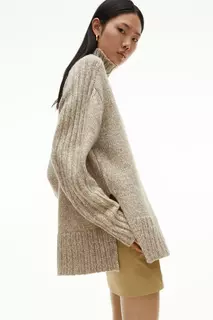 Объемный свитер с воротником-поло H&amp;M, бежевый H&M