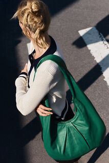 Кожаная сумка через плечо с напуском от Anthropologie, зеленый