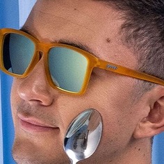 Поляризационные солнцезащитные очки Never the Big Spoon LFG Goodr, цвет Orange/Light Blue