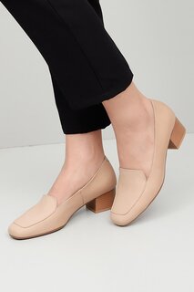 Женские туфли из натуральной кожи телесного цвета с тупым носком и коротким носком на толстом каблуке 13312 GÖNDERİ(R)