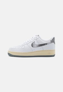 Низкие кроссовки AIR FORCE 1 &apos;07 LX Nike, белый/дымчато-серый