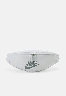 Поясная сумка HERITAGE UNISEX Nike, фотонная пыль/дымчато-серый