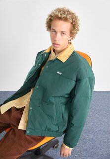 Куртка межсезонная ONE TWO Obey Clothing, зеленые фронтоны
