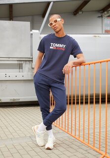 Футболка с принтом ФУТБОЛКА С ЛОГОТИПОМ Tommy Jeans, темно-синий