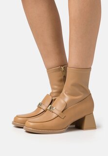 Ботильоны DOTTSY MOCASSIN BOOT DKNY, карамель