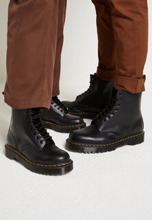 Ботильоны на шнуровке 1460 BEX 8 EYE BOOT UNISEX Dr. Martens, черный гладкий