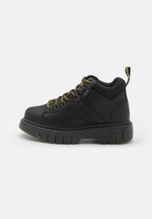 Спортивные туфли на шнуровке WOODARD UNISEX Dr. Martens, черный