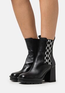 Ботильоны на платформе VOYAGE MONOGRAM GORE BOOT KARL LAGERFELD, черный