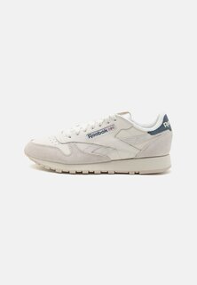 Низкие кроссовки CLASSIC LEATHER UNISEX Reebok, мел/лепнина/обручи синий