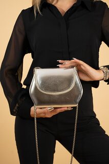 Женская сумка на плечо из блестящей кожи с отделкой камнями и ремешком-цепочкой BAG488-23 Pembe Potin, серебро
