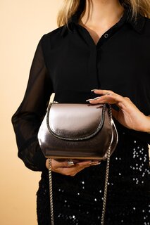 Женская сумка на плечо из блестящей кожи с отделкой камнями и ремешком-цепочкой BAG488-23 Pembe Potin, серый