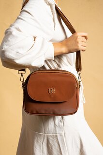 Женская сумка на плечо с регулируемым ремнем, 3 отделениями на молнии и передней крышкой BAG5013-23 Pembe Potin, легкий кофе