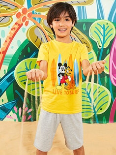 Пижамный комплект с короткими рукавами и шортами для мальчика с круглым вырезом и принтом Микки Мауса LCW Kids