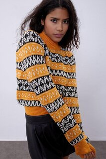Укороченный свитер горчичного цвета с узором SWK3045HR Sherin