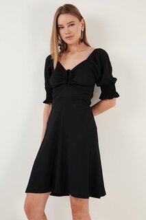 Платье с жатой отделкой и V-образным вырезом на рукавах 5865034 Lela, черный