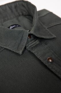 Моющаяся мужская рубашка добби из джинсовой ткани цвета хаки большого размера с двойным карманом TUDORS