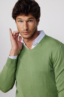 Хлопковый зеленый мужской свитер Slim Fit с v-образным вырезом TUDORS