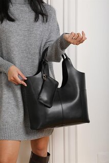 Черная женская сумка на руку и через плечо с боковыми карманами и деталями кошелька MADAMRA
