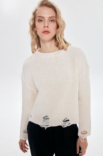 Рваный свитер с круглым вырезом цвета экрю QUZU