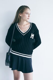 Черный плетеный свитер с v-образным вырезом для колледжа Pieces of Melon