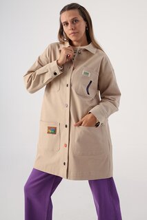 Светло-бежевая хлопковая куртка с цветными пуговицами и карманами с декоративными этикетками ALL DAY